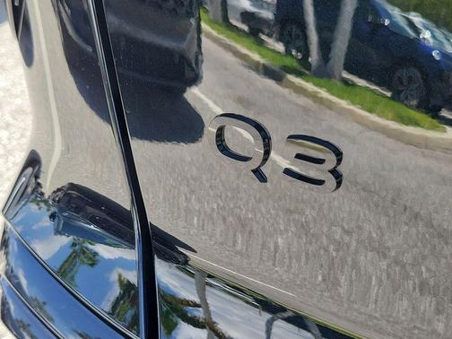 Mythos Black Metallic 2026 Audi Q3 TFSI quattro S tronic