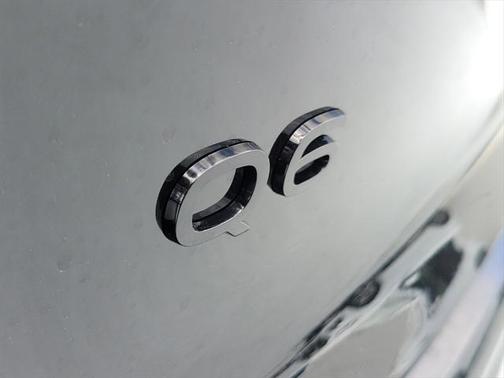 2025 Audi Q6 e-tron Premium quattro