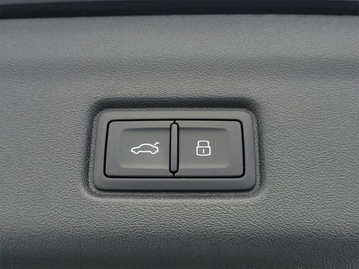 2025 Audi Q6 e-tron Premium quattro