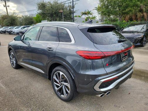 Daytona Gray Pearl Effect 2026 Audi SQ5 3.0T Premium