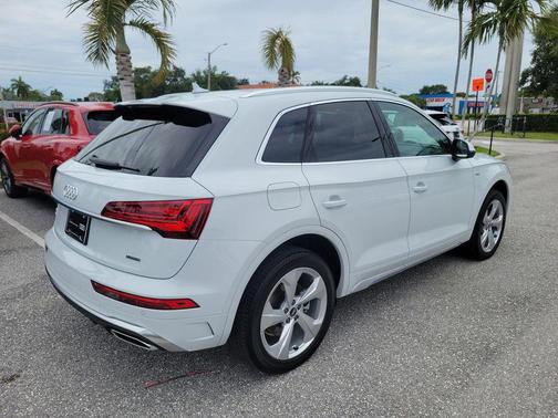 Glacier White Metallic 2022 Audi Q5 45 S line Premium Plus