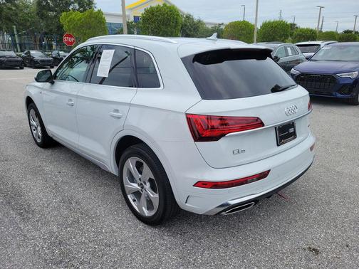 Glacier White Metallic 2022 Audi Q5 45 S line Premium Plus