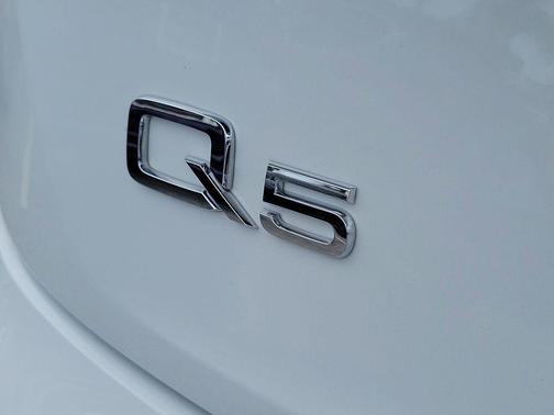 Glacier White Metallic 2022 Audi Q5 45 S line Premium Plus