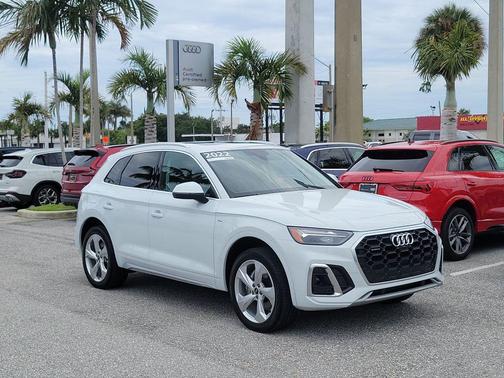 Glacier White Metallic 2022 Audi Q5 45 S line Premium Plus