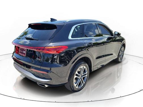 Mythos Black Metallic 2025 Audi Q5 Premium TFSI quattro S tronic