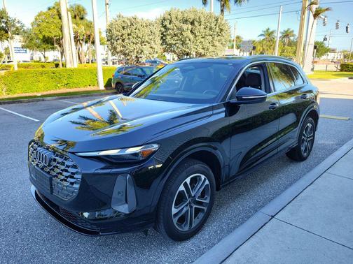 Mythos Black Metallic 2025 Audi Q5 Premium TFSI quattro S tronic