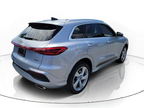 Florett Silver Metallic 2026 Audi Q5 Premium Plus TFSI quattro S tronic