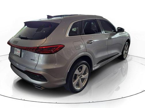 Florett Silver Metallic 2026 Audi Q5 Premium Plus TFSI quattro S tronic