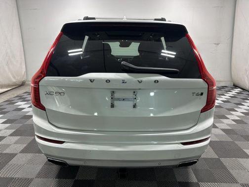 2020 Volvo XC90 T6 Momentum