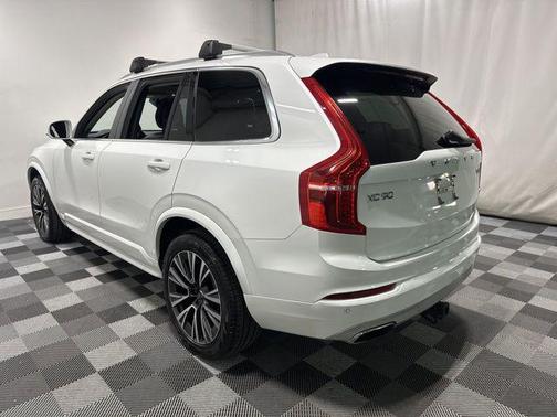 2020 Volvo XC90 T6 Momentum