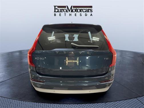 2022 Volvo XC90 T5 Momentum