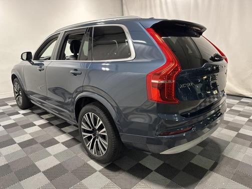 2022 Volvo XC90 T5 Momentum