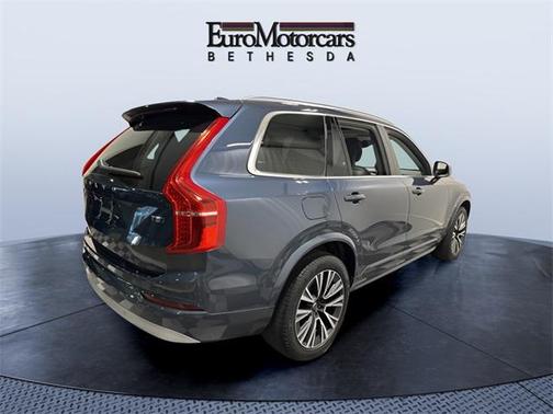 2022 Volvo XC90 T5 Momentum