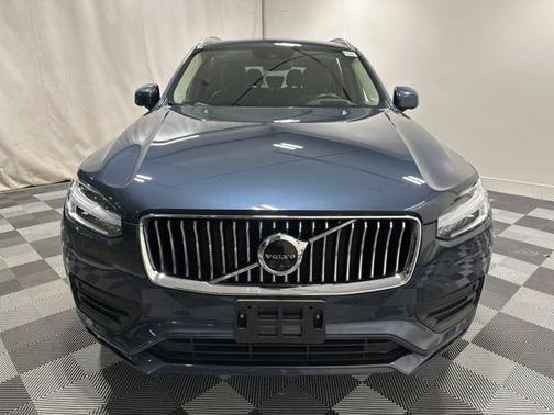 2022 Volvo XC90 T5 Momentum