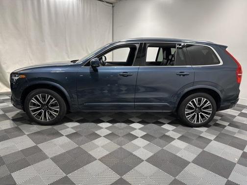 2022 Volvo XC90 T5 Momentum