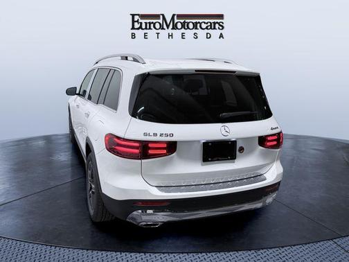 Polar White 2026 Mercedes-Benz GLB 250 4MATIC