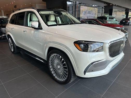 MANUFAKTUR Diamond White Metallic 2023 Mercedes-Benz Maybach GLS 600 4MATIC