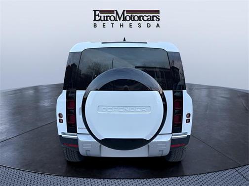 2024 Land Rover Defender 110 P300