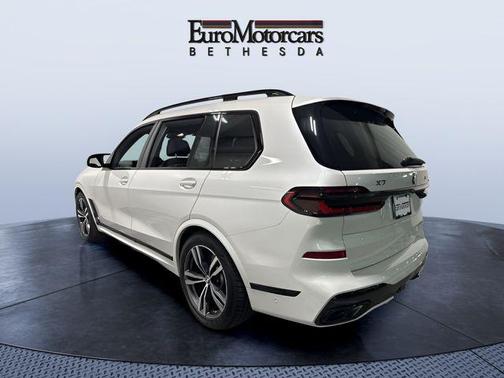 Mineral White Metallic 2024 BMW X7 M60i