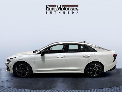 Snow White Pearl 2025 Kia K5 GT-Line