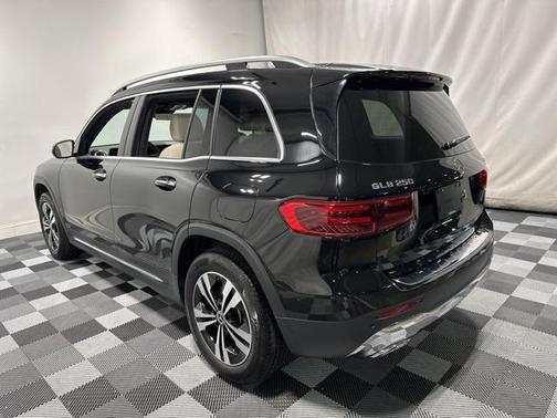 2025 Mercedes-Benz GLB 250 4MATIC