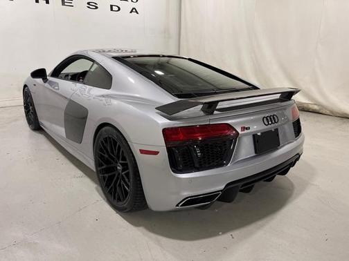 Photo 5 of 27 of 2017 Audi R8 5.2 quattro