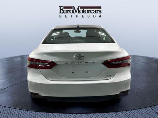 Wind Chill Pearl/Midnight Black Metallic 2023 Toyota Camry XLE