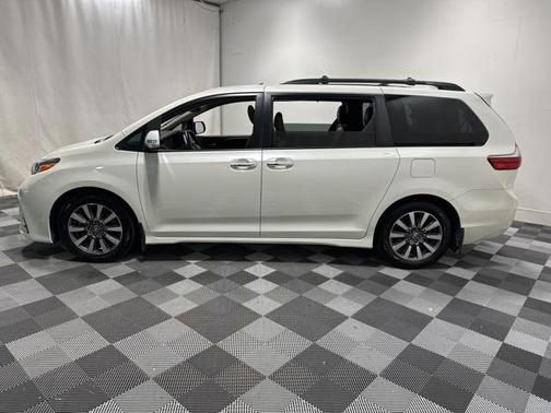 2020 Toyota Sienna Limited Premium