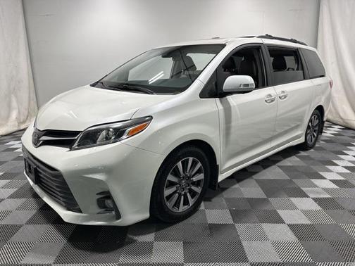 2020 Toyota Sienna Limited Premium