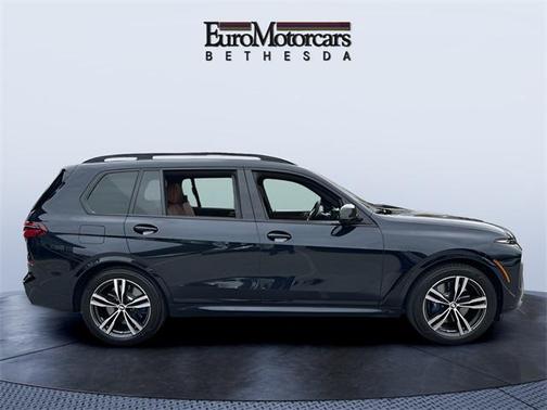 2023 BMW X7 M60i