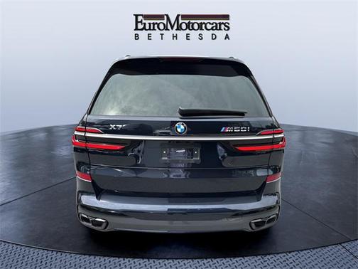 2023 BMW X7 M60i