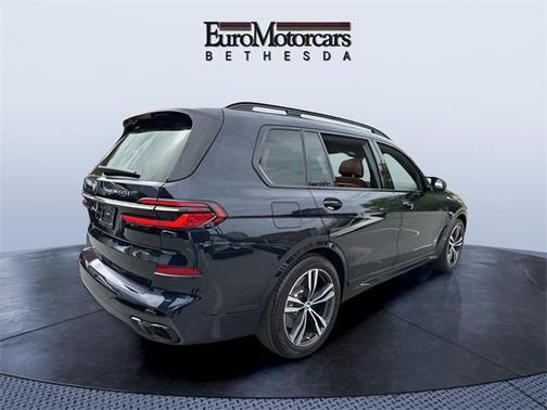 2023 BMW X7 M60i