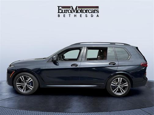 2023 BMW X7 M60i