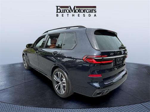 2023 BMW X7 M60i
