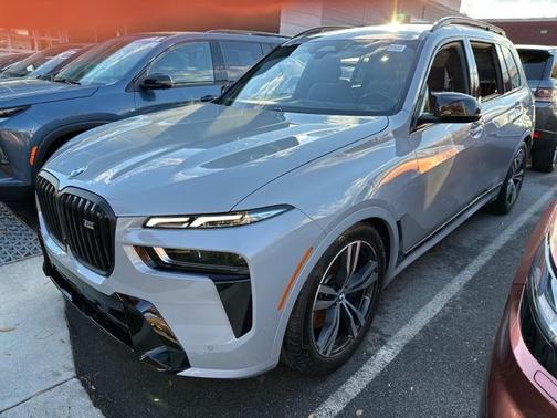 2023 BMW X7 M60i