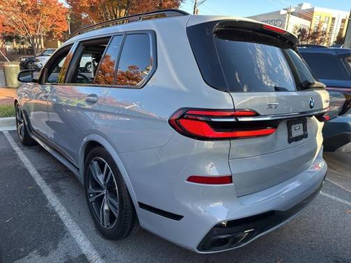 2023 BMW X7 M60i