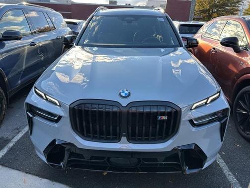 2023 BMW X7 M60i