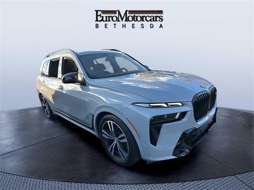 2023 BMW X7 M60i