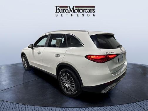 MANUFAKTUR Diamond White Metallic 2023 Mercedes-Benz GLC 300 4MATIC
