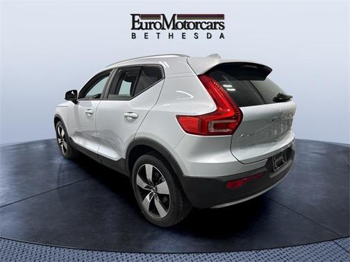 2022 Volvo XC40 T5 Momentum