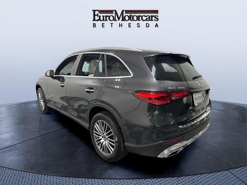 Graphite Grey Metallic 2026 Mercedes-Benz GLC 300 Base