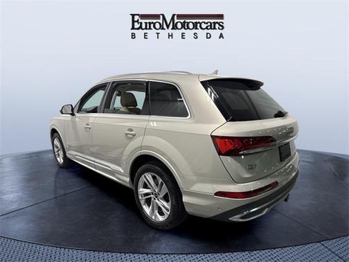 2023 Audi Q7 45 Premium Plus