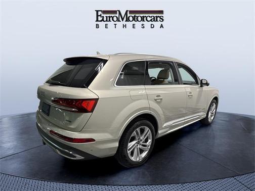 2023 Audi Q7 45 Premium Plus