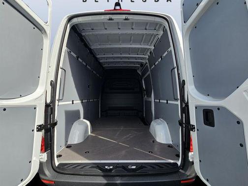 Arctic White 2026 Mercedes-Benz Sprinter 2500 Cargo 144 WB