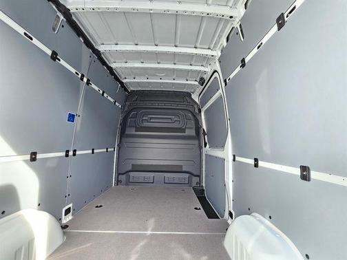 Arctic White 2026 Mercedes-Benz Sprinter 2500 Cargo 144 WB