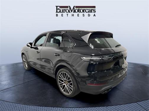 2022 Porsche Cayenne Base