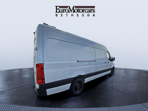Arctic White 2026 Mercedes-Benz Sprinter 2500 Cargo 170 WB