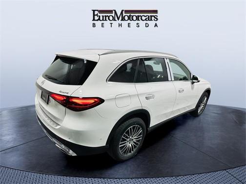 2025 Mercedes-Benz GLC 300 4MATIC
