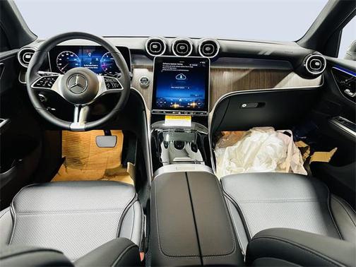 2025 Mercedes-Benz GLC 300 4MATIC