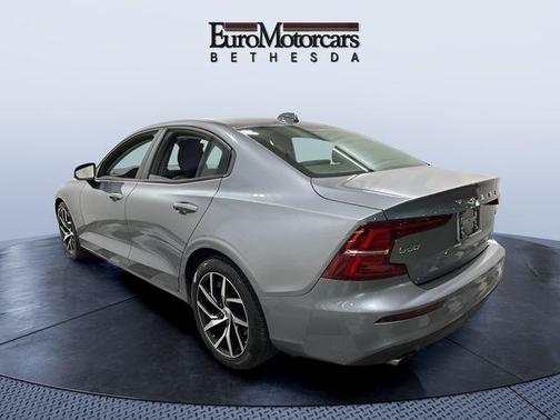 Gray Metallic 2019 Volvo S60 T6 Momentum